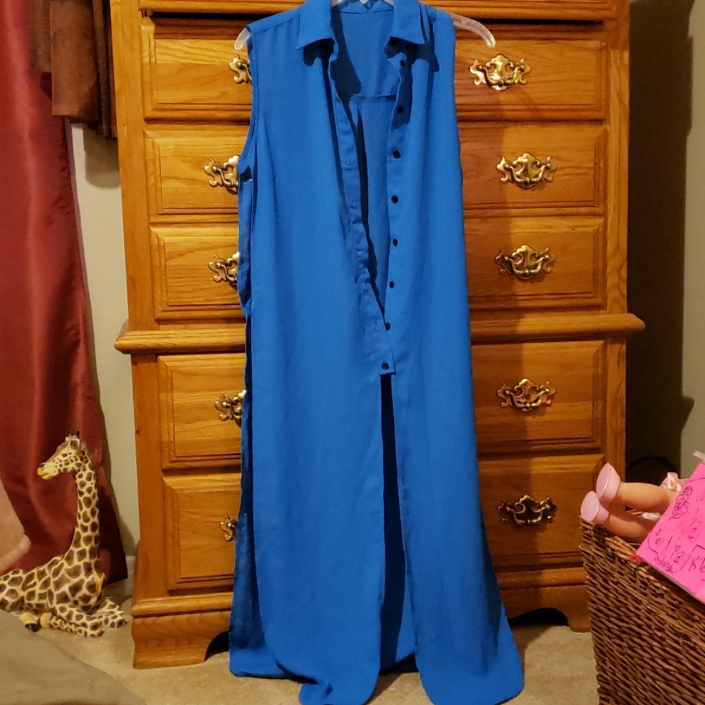 Cute ladies top New- never worn.